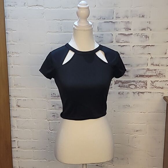 Cute Windsor Cutout Croptop  - Picture 1 of 5